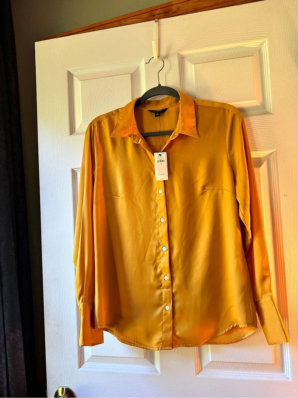 Banana Republic Long Sleeve Satin Button Down in Yellow Size Medium NWT